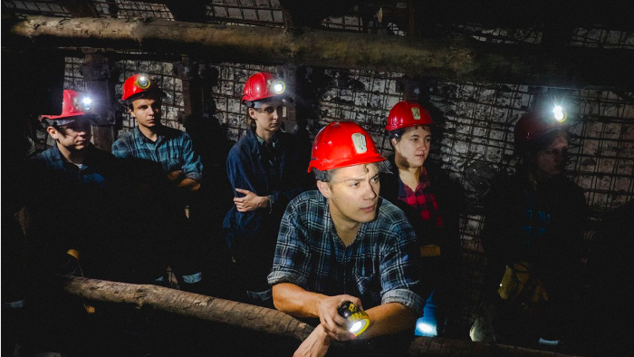 Kehidupan Para Penambang dalam Film Coal Country